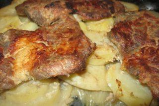 Mustáros tepsis tarja